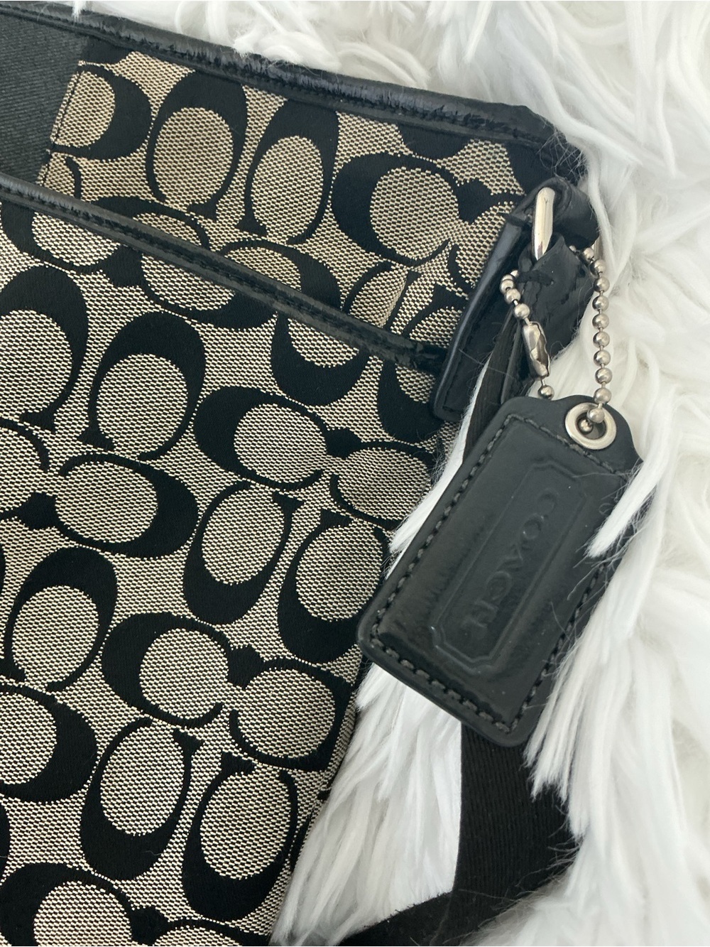 Coach Black/Tan Signature Zip Crossbody with hang tag - Picture 3 of 12